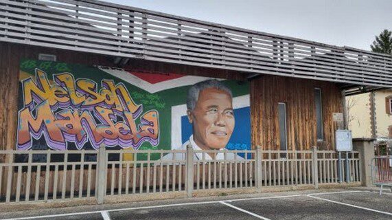 Ecole Nelson Mandela.jpg